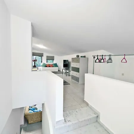 Newly Built Villa, Sani Stavronikita 펜션 *